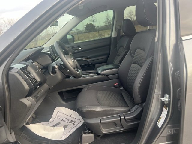 Used 2022 Nissan Pathfinder S image 25