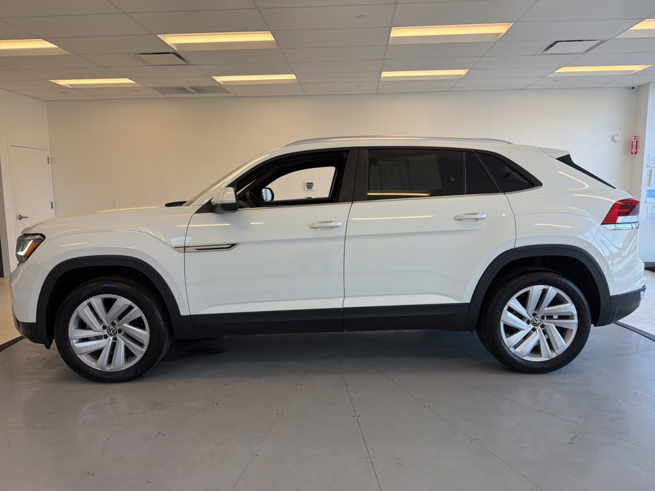 Used 2023 Volkswagen Atlas Cross Sport SE image 4
