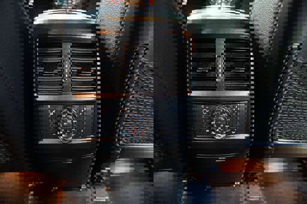 Used 2018 Mercedes-Benz GLS 550 4MATIC w/ Driver Assistance Package image 29