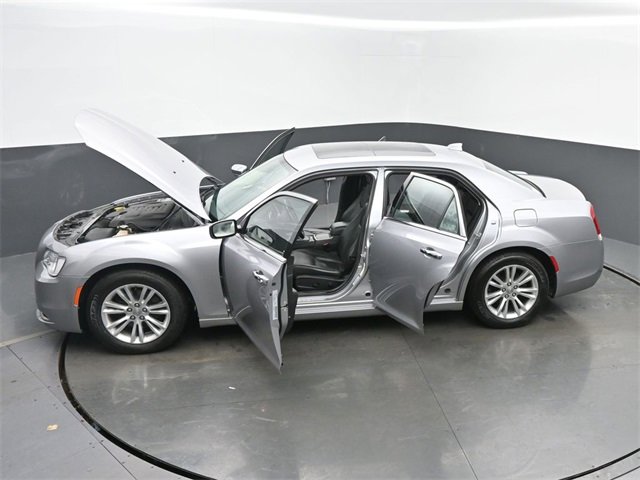 Used 2017 Chrysler 300 C image 63