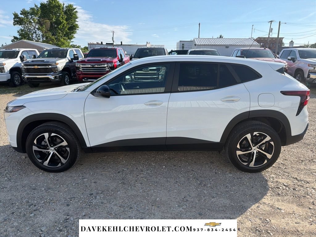 Used 2025 Chevrolet Trax RS w/ Driver Confidence Package FWD image 2