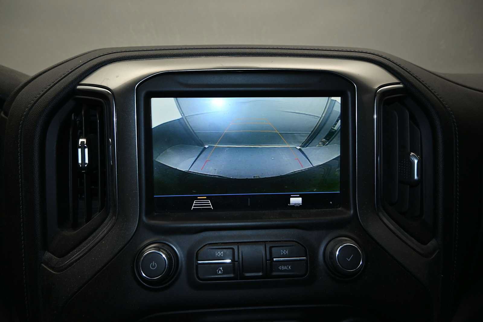Used 2021 Chevrolet Silverado 1500 LT AWD/4WD image 23