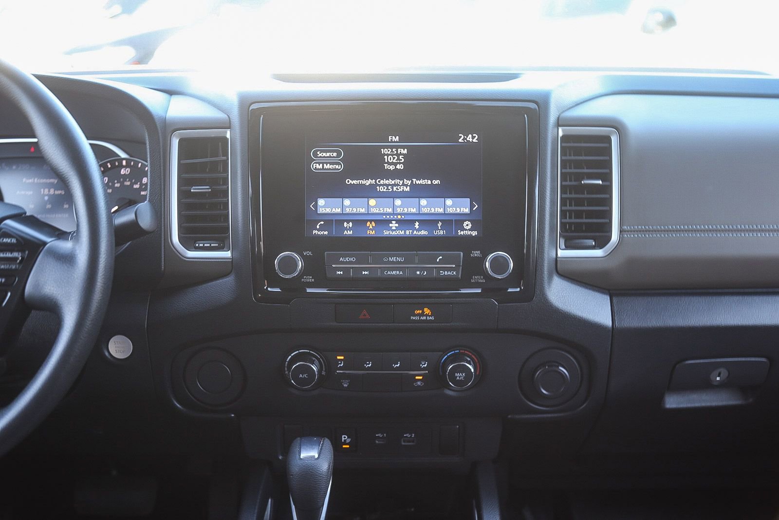 Used 2022 Nissan Frontier SV w/ Technology Package image 12