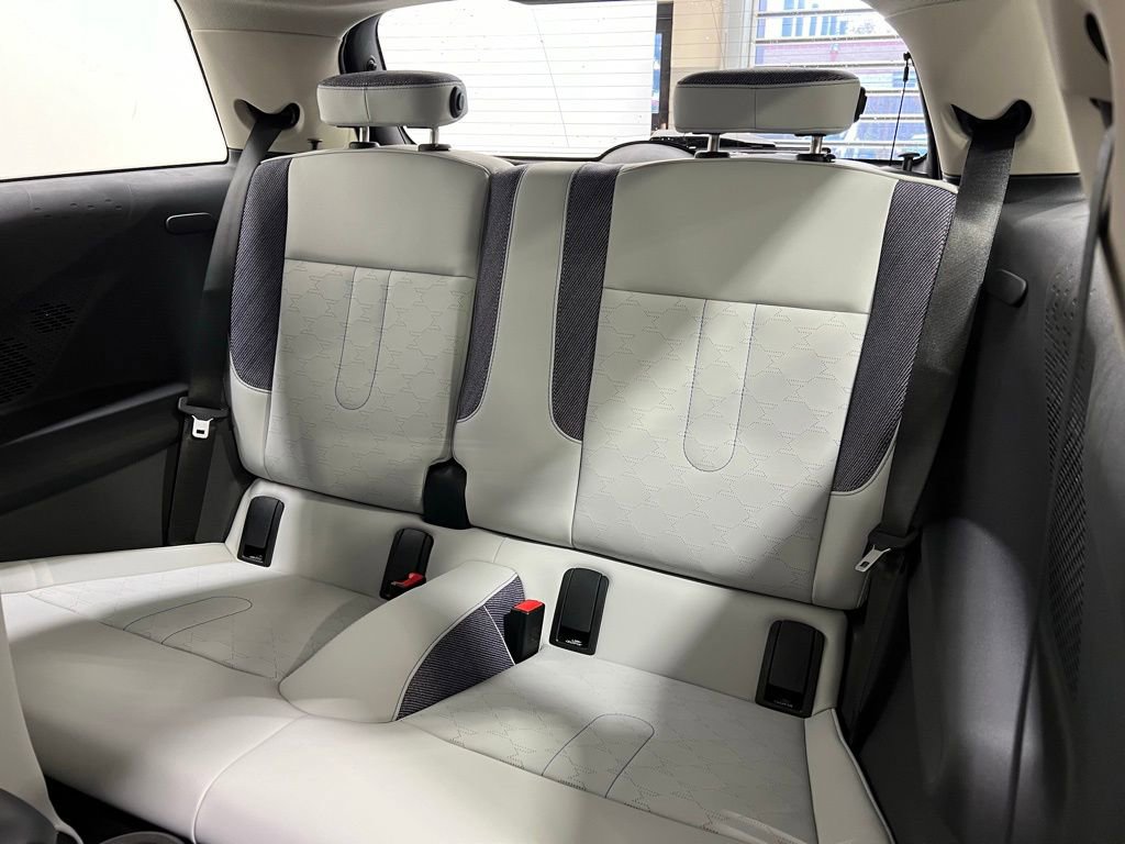 Certified 2025 MINI Cooper 2-Door Hardtop image 19