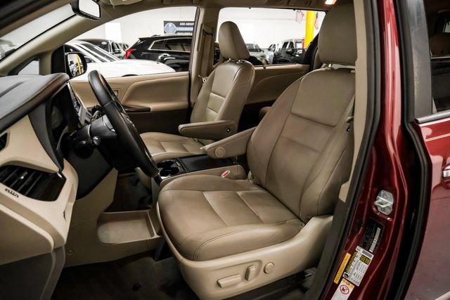 Used 2019 Toyota Sienna XLE Premium FWD image 26