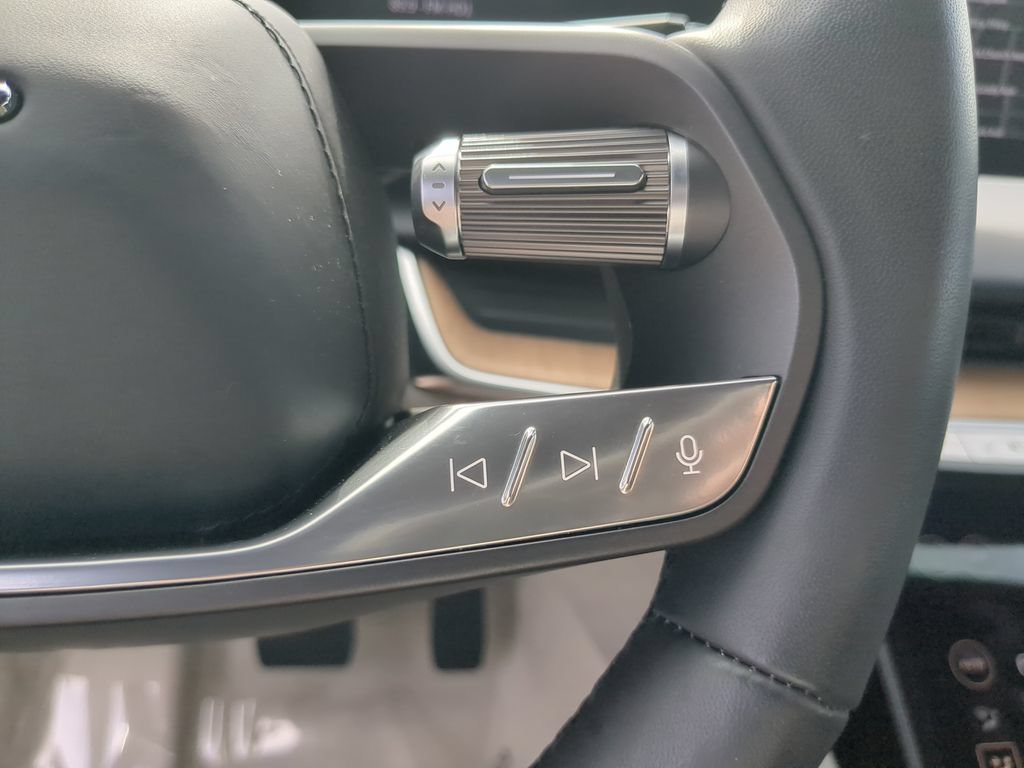 Used 2024 Lucid Air Touring AWD/4WD image 29