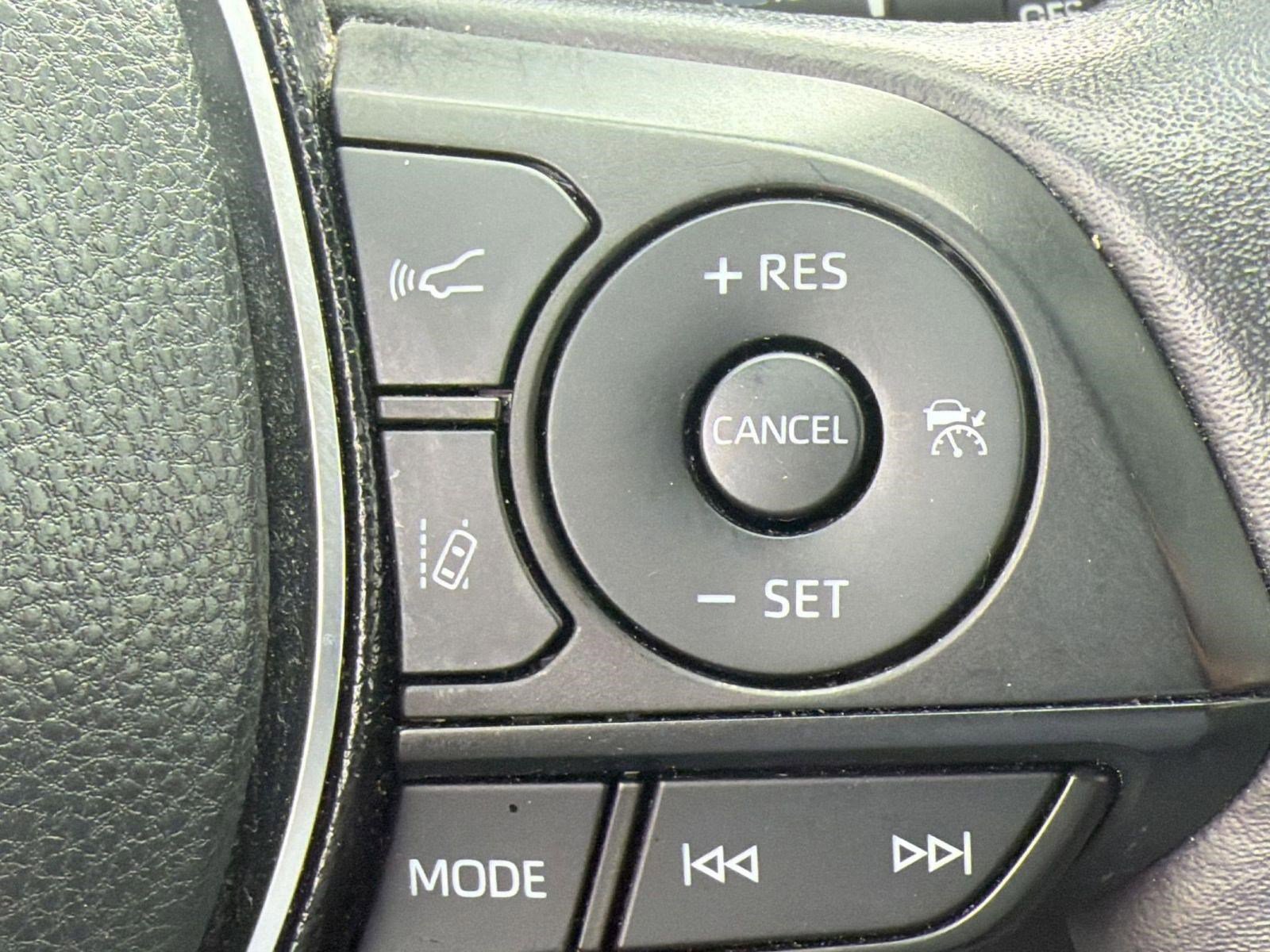 Used 2020 Toyota RAV4 XLE Premium image 21