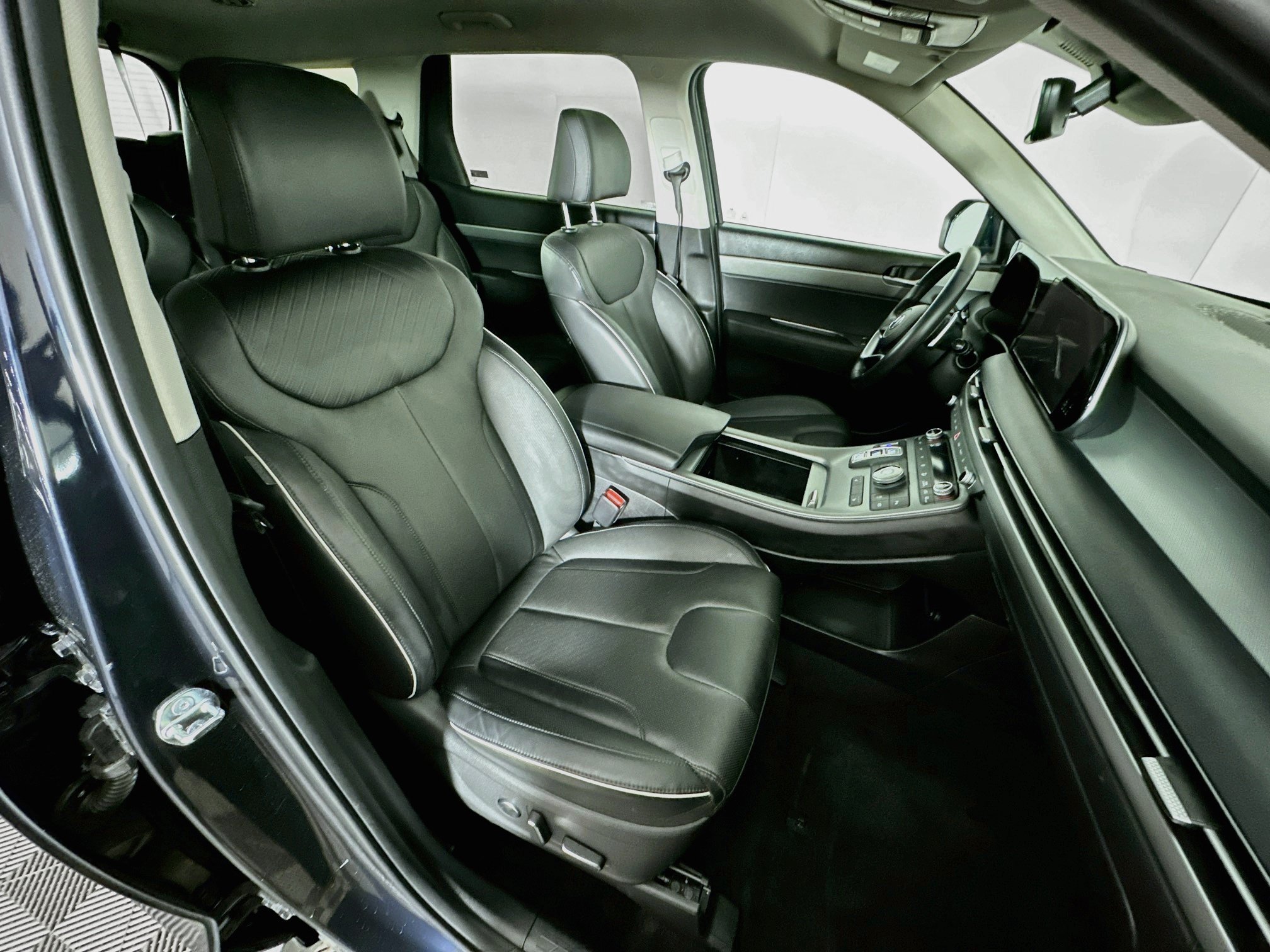 Used 2025 Hyundai Palisade SEL FWD image 34