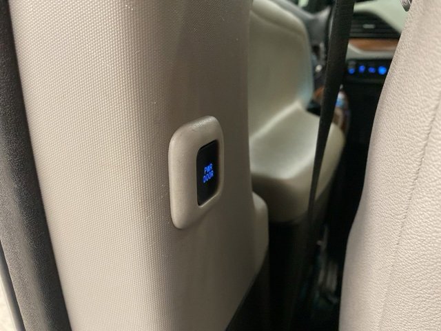 Used 2017 Toyota Sienna Limited image 39