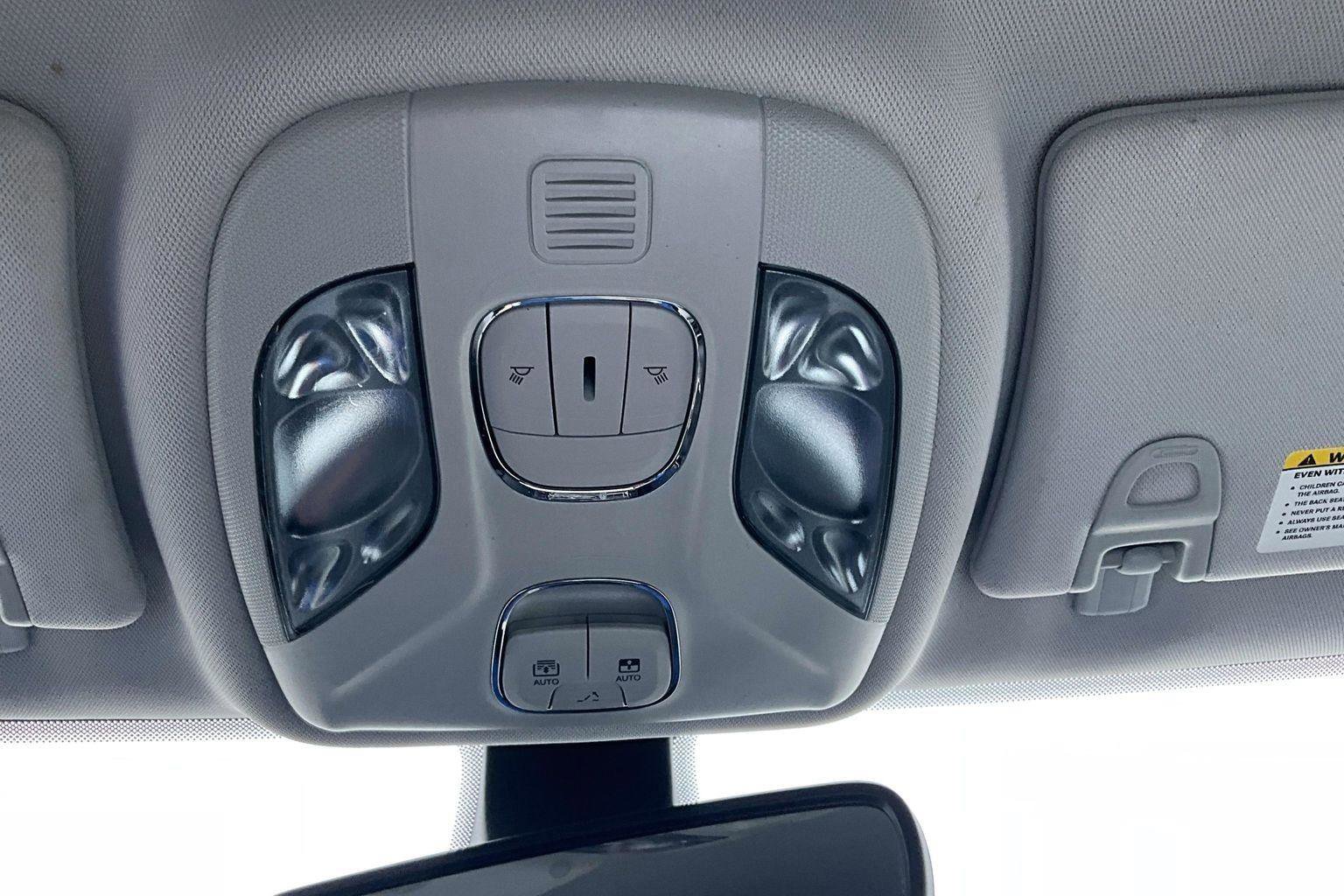Used 2018 Jeep Compass Limited image 37