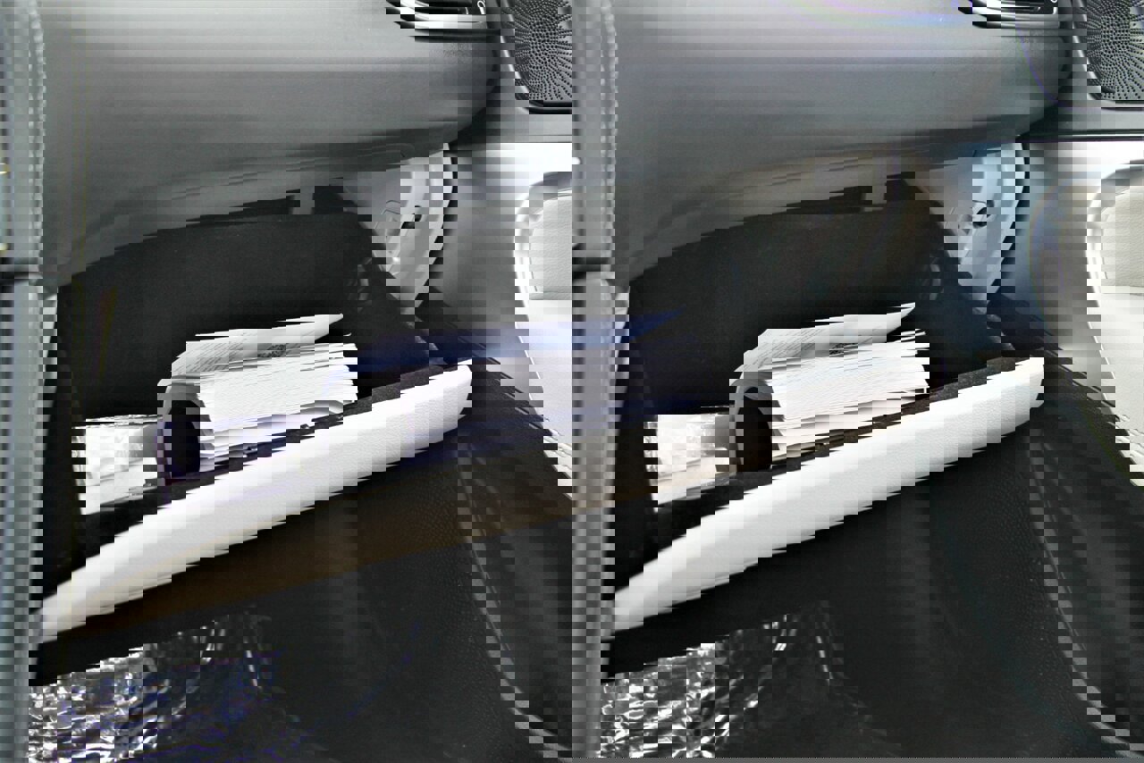 Used 2022 Genesis G70 2.0T RWD image 38