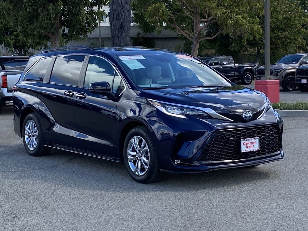 Certified 2023 Toyota Sienna XSE w/ XSE Plus Package image 45