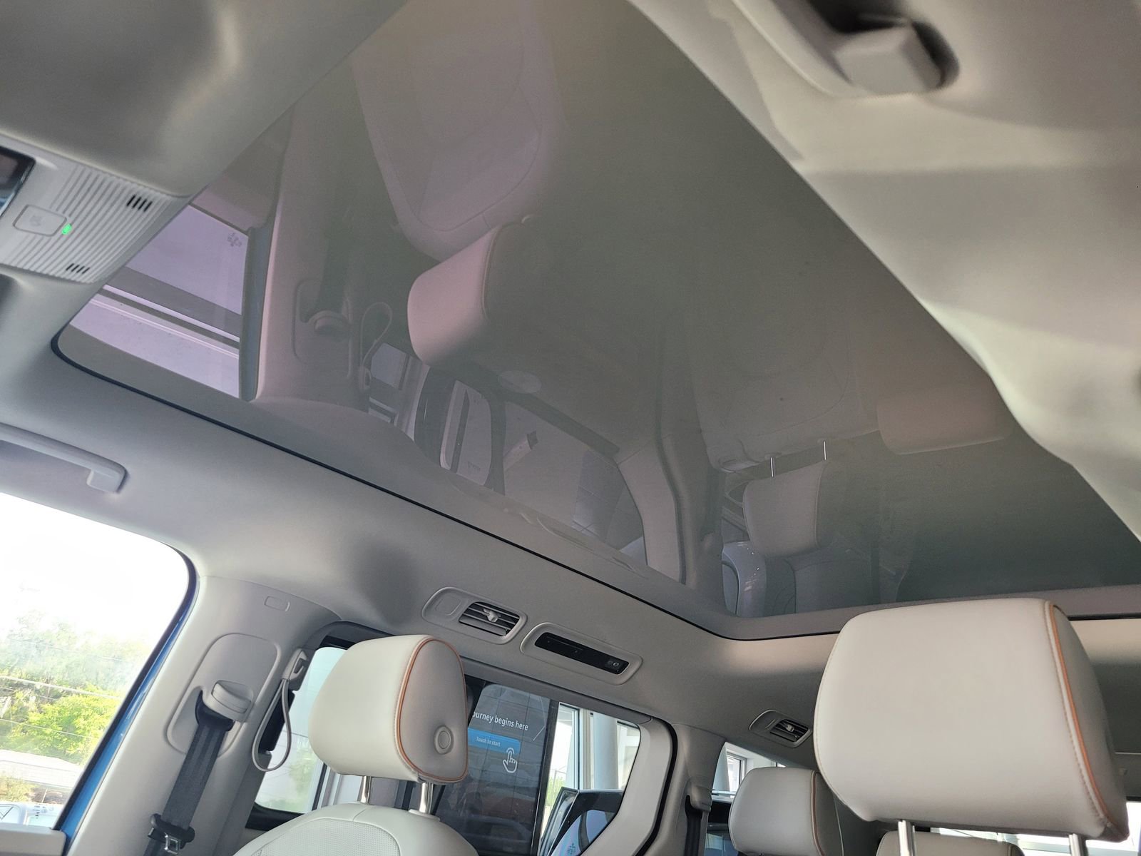 Used 2025 Volkswagen ID. Buzz 1st Edition image 18