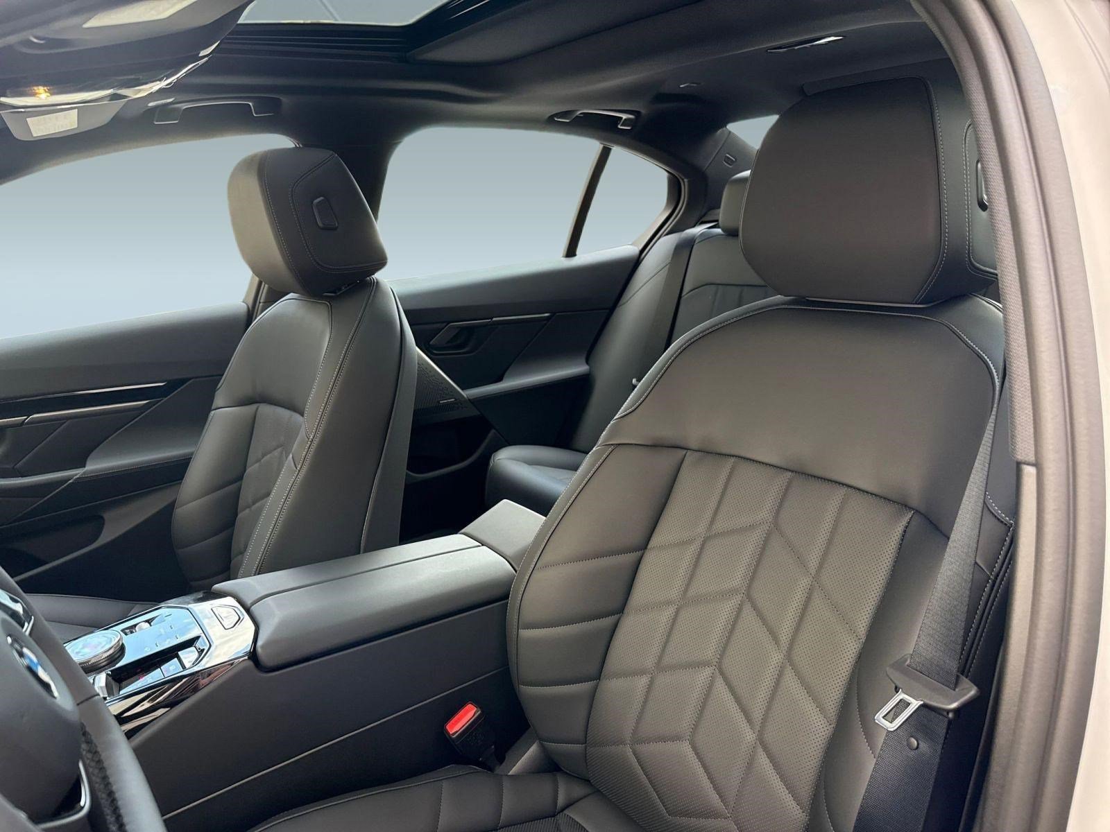 Used 2026 BMW 530i w/ Premium Package image 24