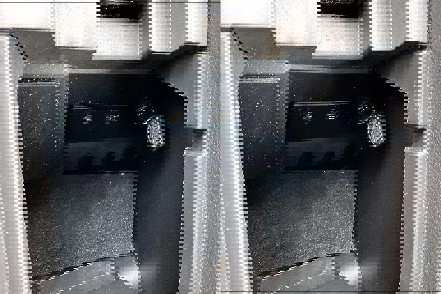 Used 2011 Ford Mustang GT Premium w/ Comfort Pkg RWD image 32