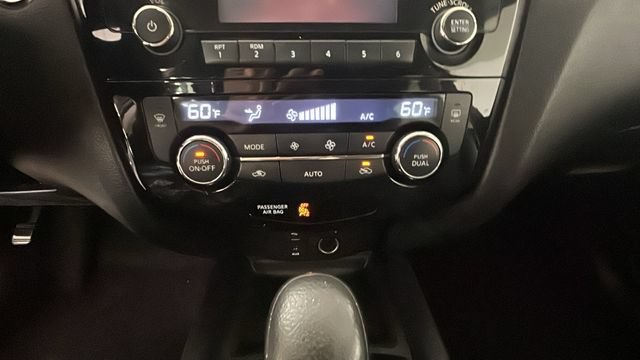 Used 2015 Nissan Rogue SV AWD/4WD image 23