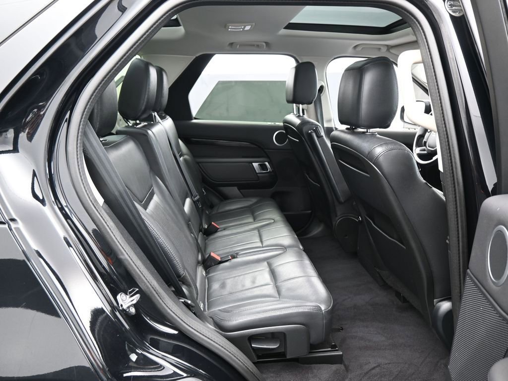 Used 2020 Land Rover Discovery SE image 37