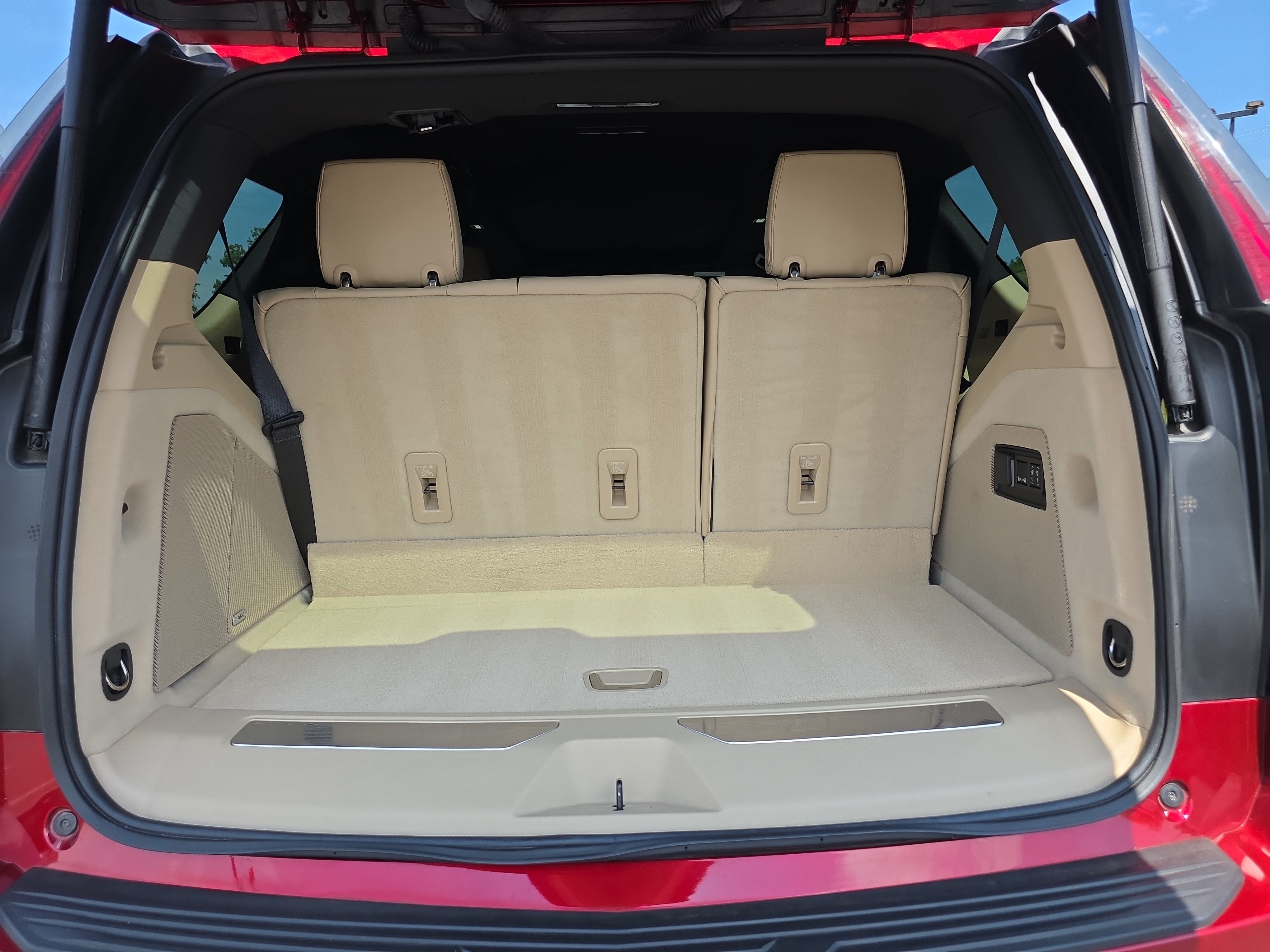 Used 2023 Cadillac Escalade Premium Luxury AWD/4WD image 15