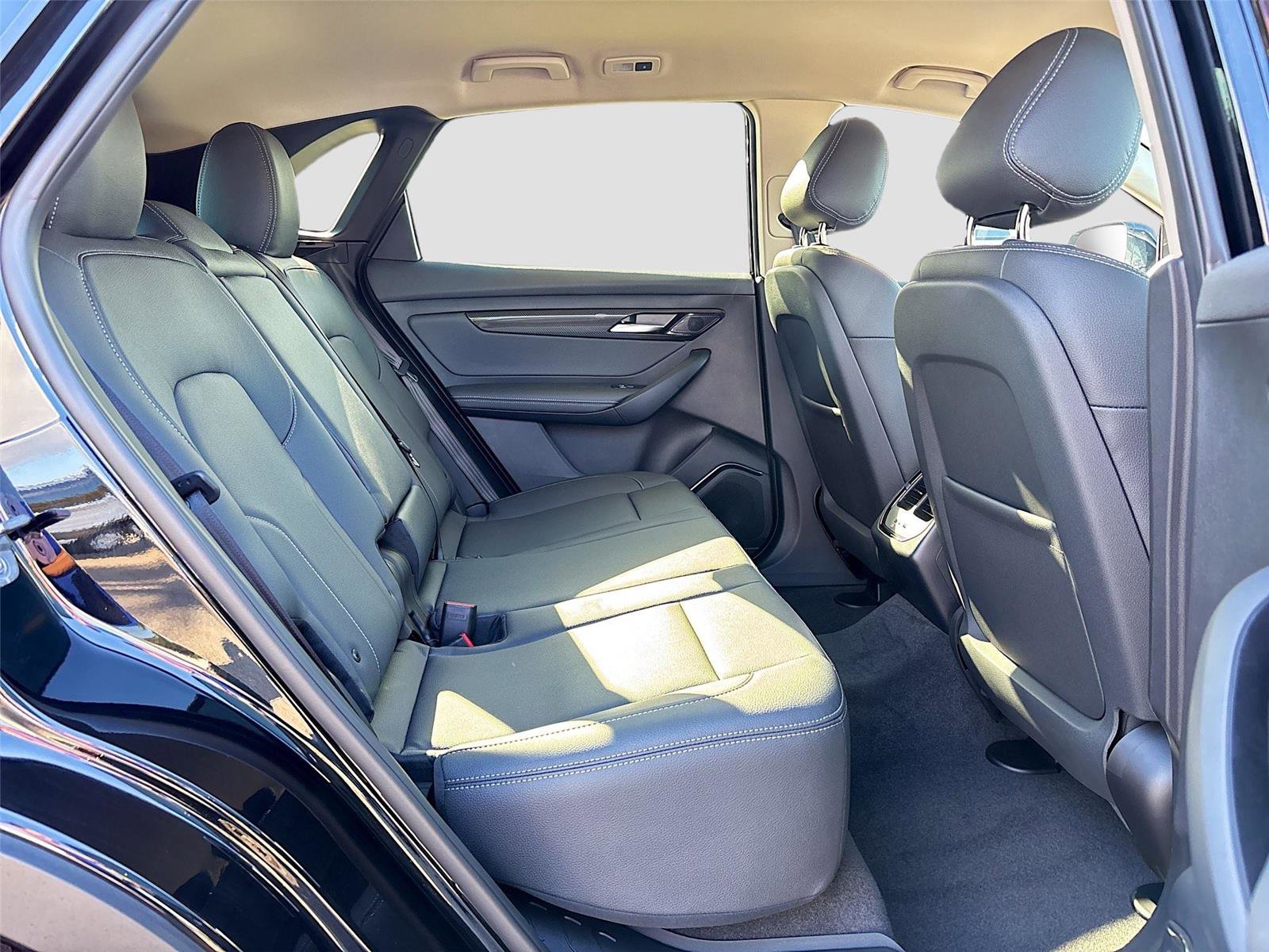 New 2025 VinFast VF 8 Eco image 27