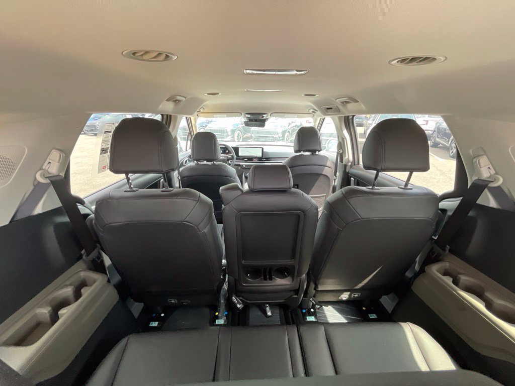New 2027 Kia Carnival FWD image 24
