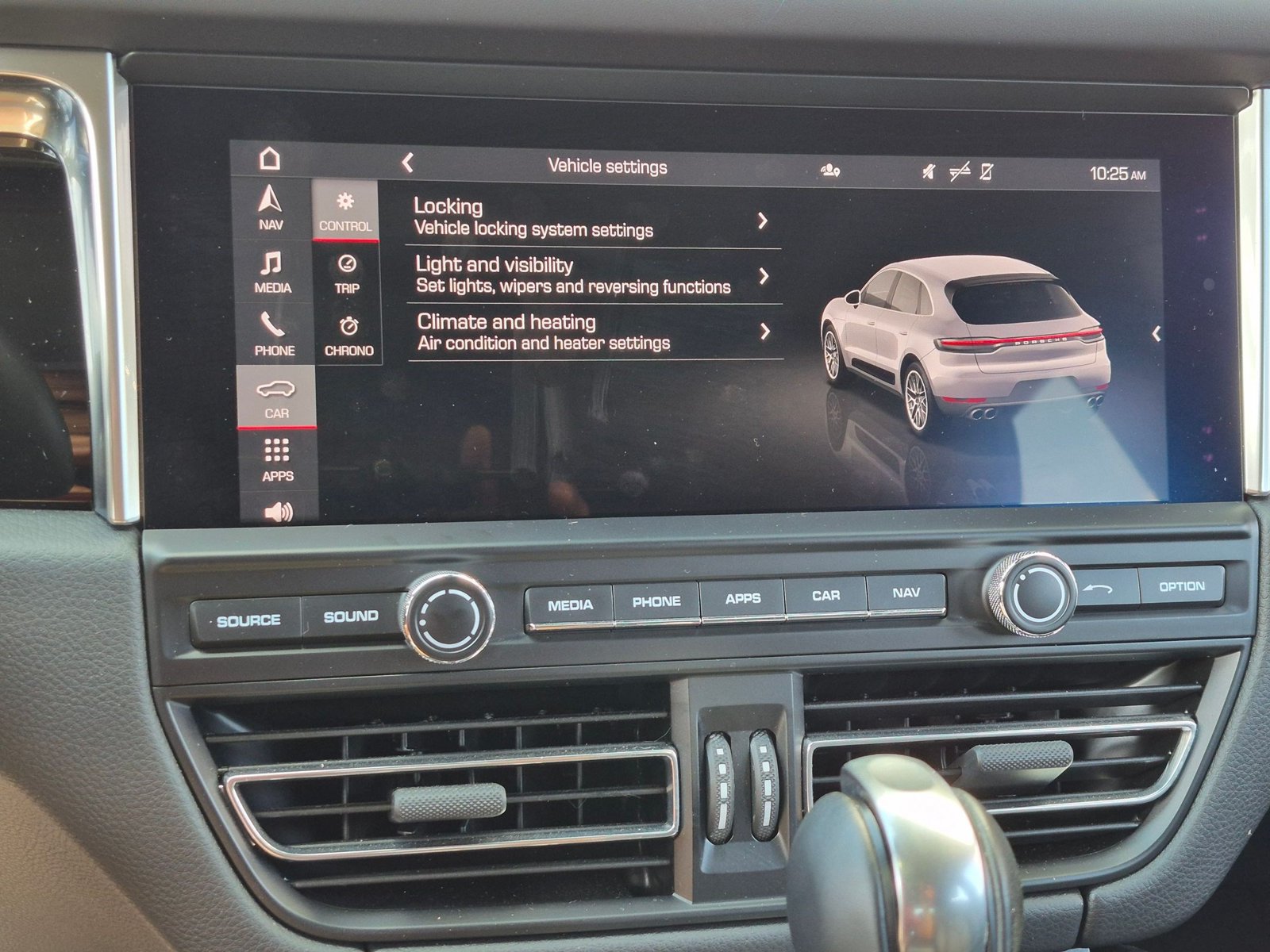 Certified 2020 Porsche Macan S AWD/4WD image 18