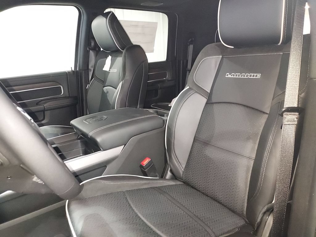 New 2026 RAM 3500 Laramie AWD/4WD image 17
