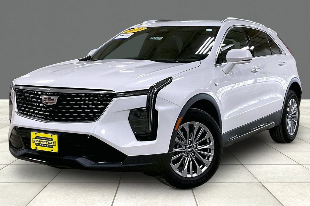 Used 2024 Cadillac XT4 Premium Luxury image 2