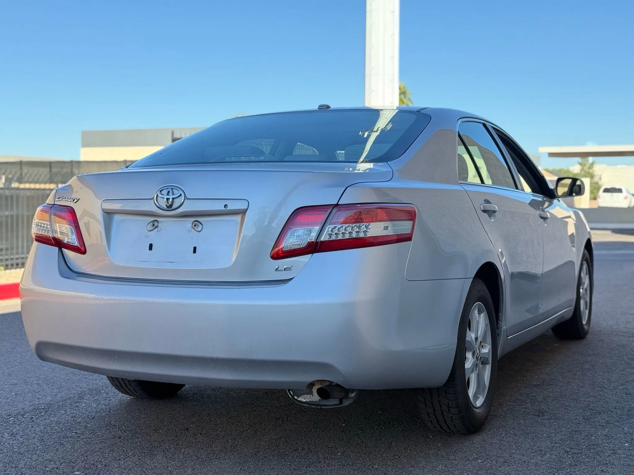 Used 2010 Toyota Camry LE image 5