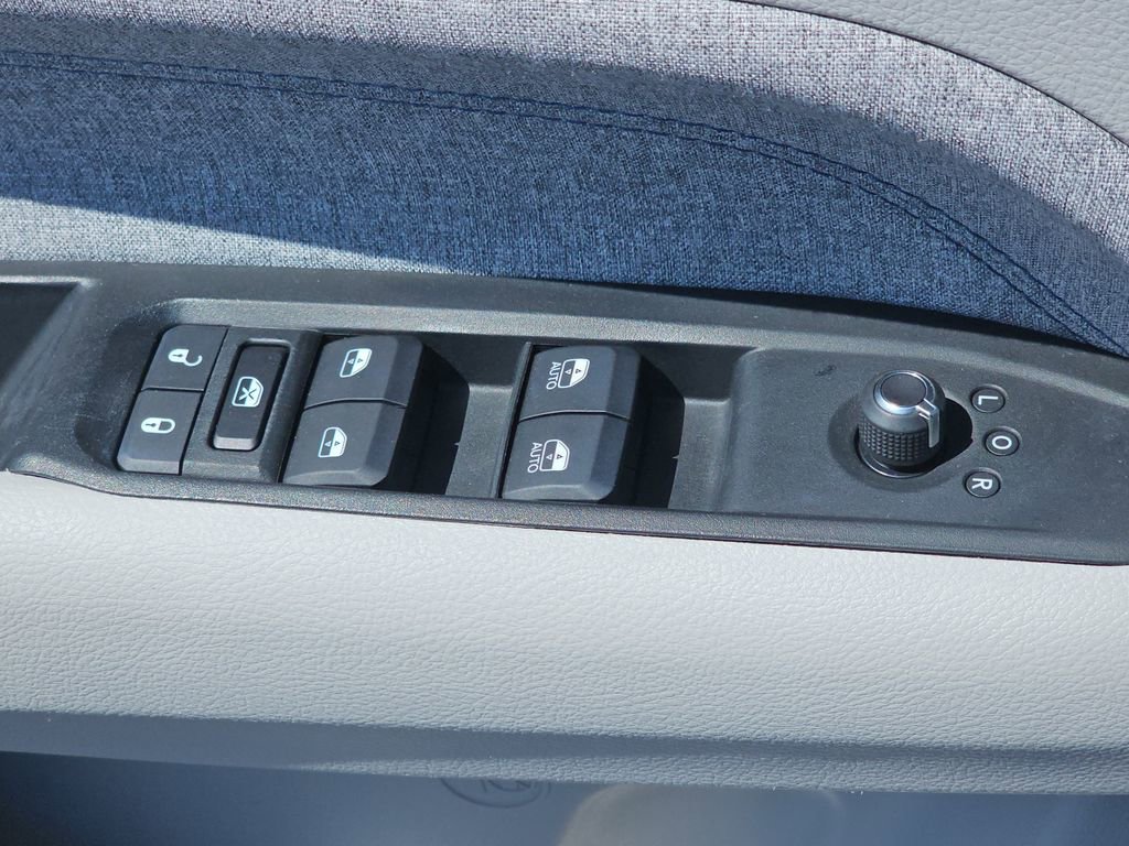 Certified 2022 Jeep Compass Latitude w/ Sun and Sound Group AWD/4WD image 27