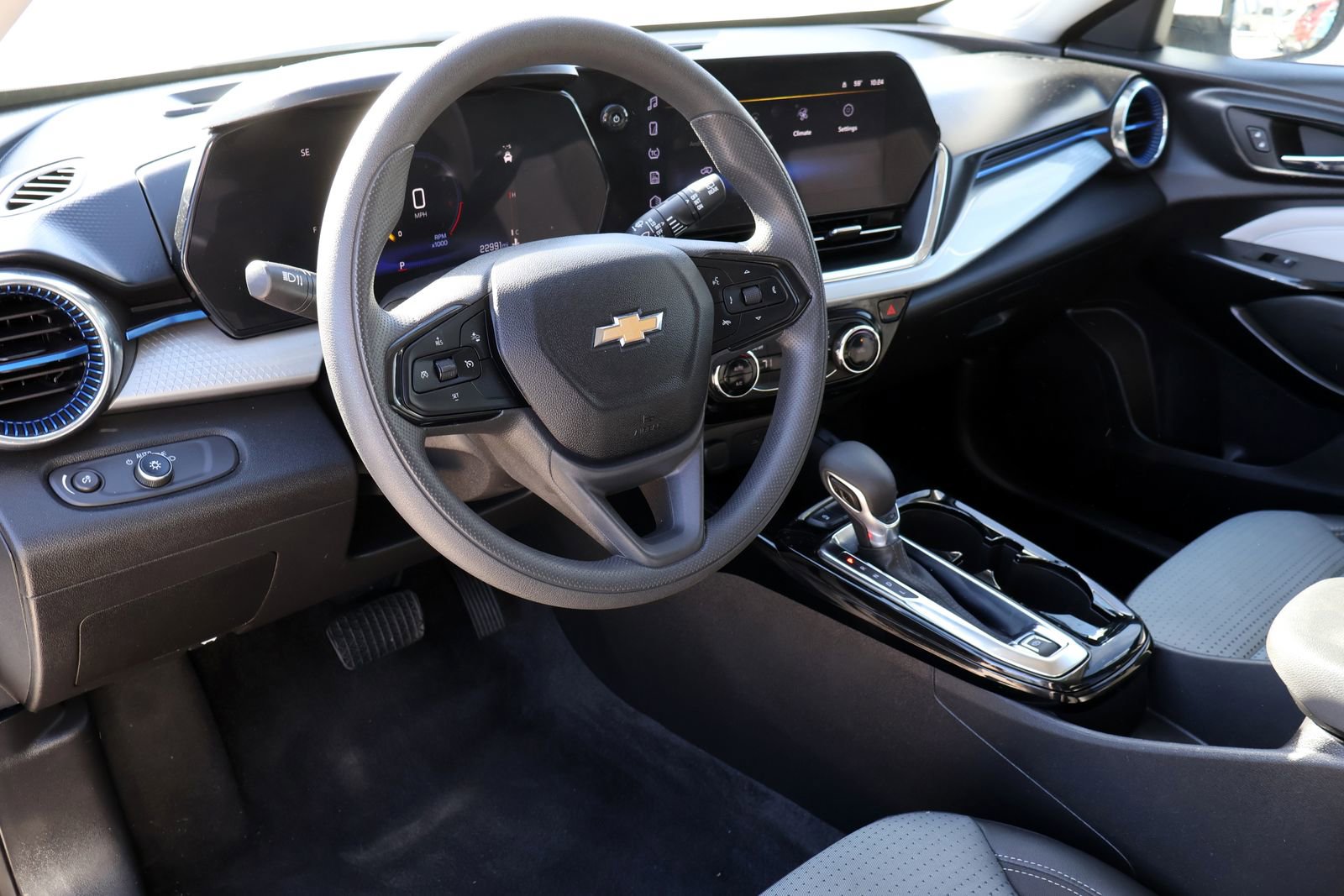 Used 2025 Chevrolet Trax LT image 20