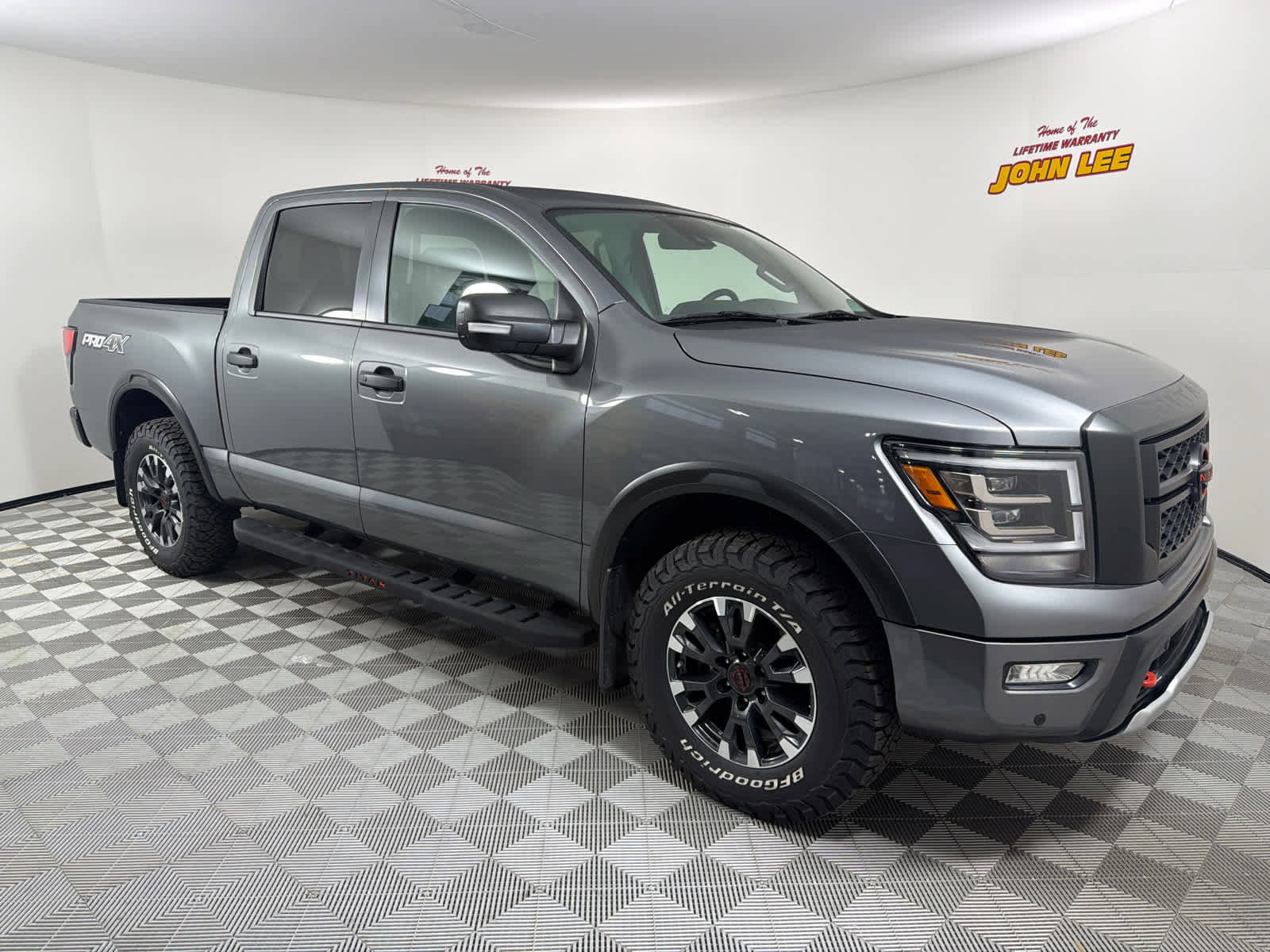 Used 2024 Nissan Titan PRO-4X w/ Pro-4x Convenience Package image 8