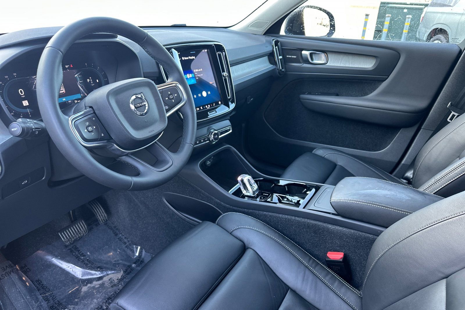 Certified 2023 Volvo XC40 B5 Plus w/ Driver Assist Package image 14