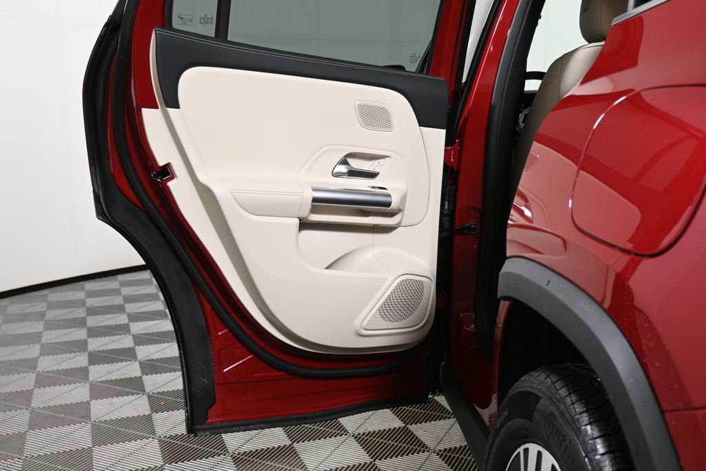 Certified 2025 Mercedes-Benz GLA 250 4MATIC image 32