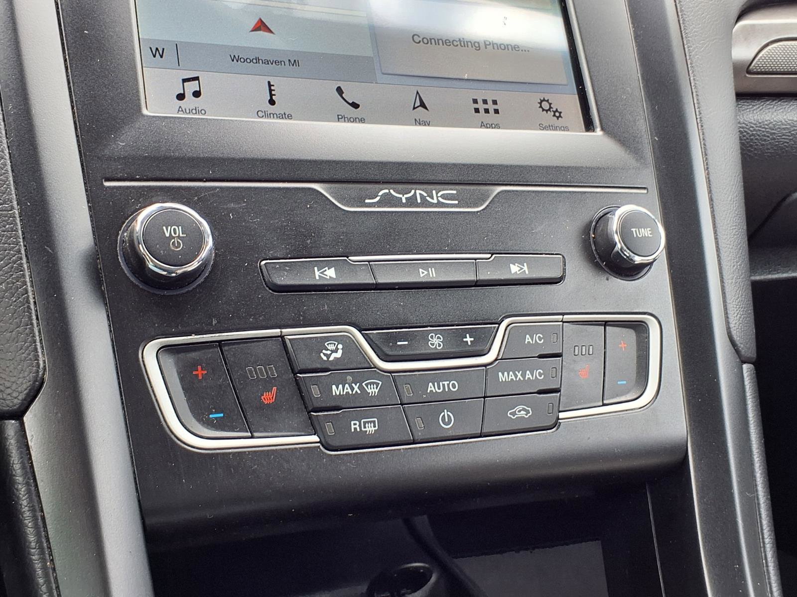 Used 2019 Ford Fusion SE image 13