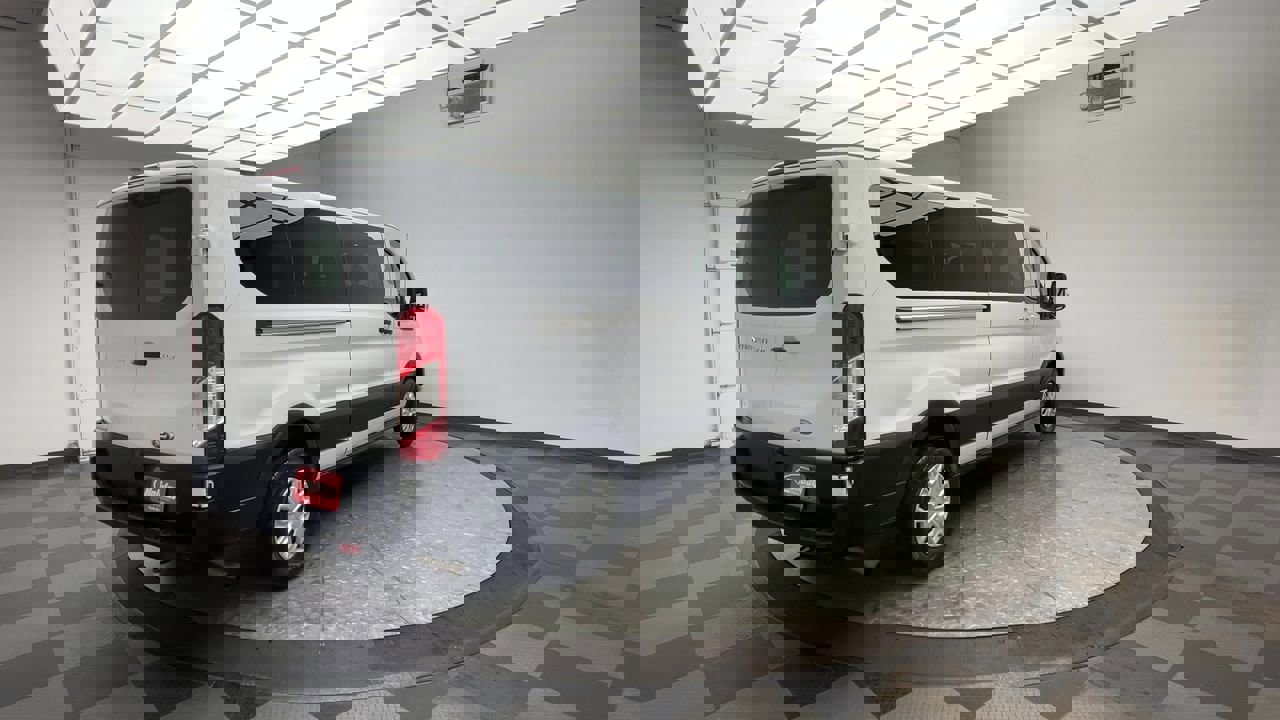 Used 2023 Ford Transit 350 XLT image 35
