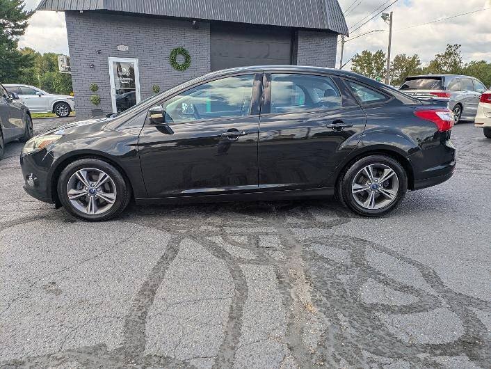 Used 2014 Ford Focus SE w/ SE Sport Package FWD image 3