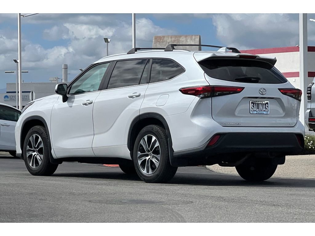 Used 2023 Toyota Highlander XLE image 6