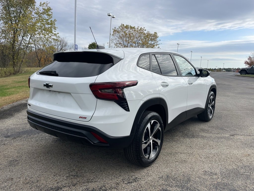 Used 2024 Chevrolet Trax RS w/ Driver Confidence Package image 3