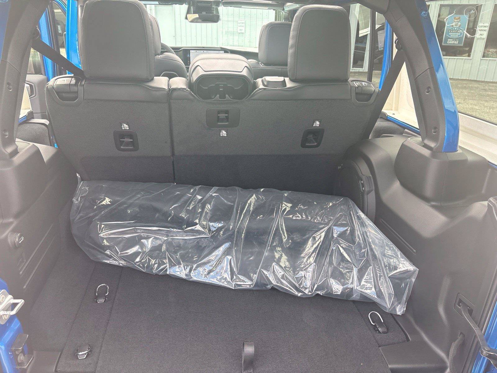 New 2026 Jeep Wrangler Unlimited Sahara w/ Whitecap Package AWD/4WD image 21