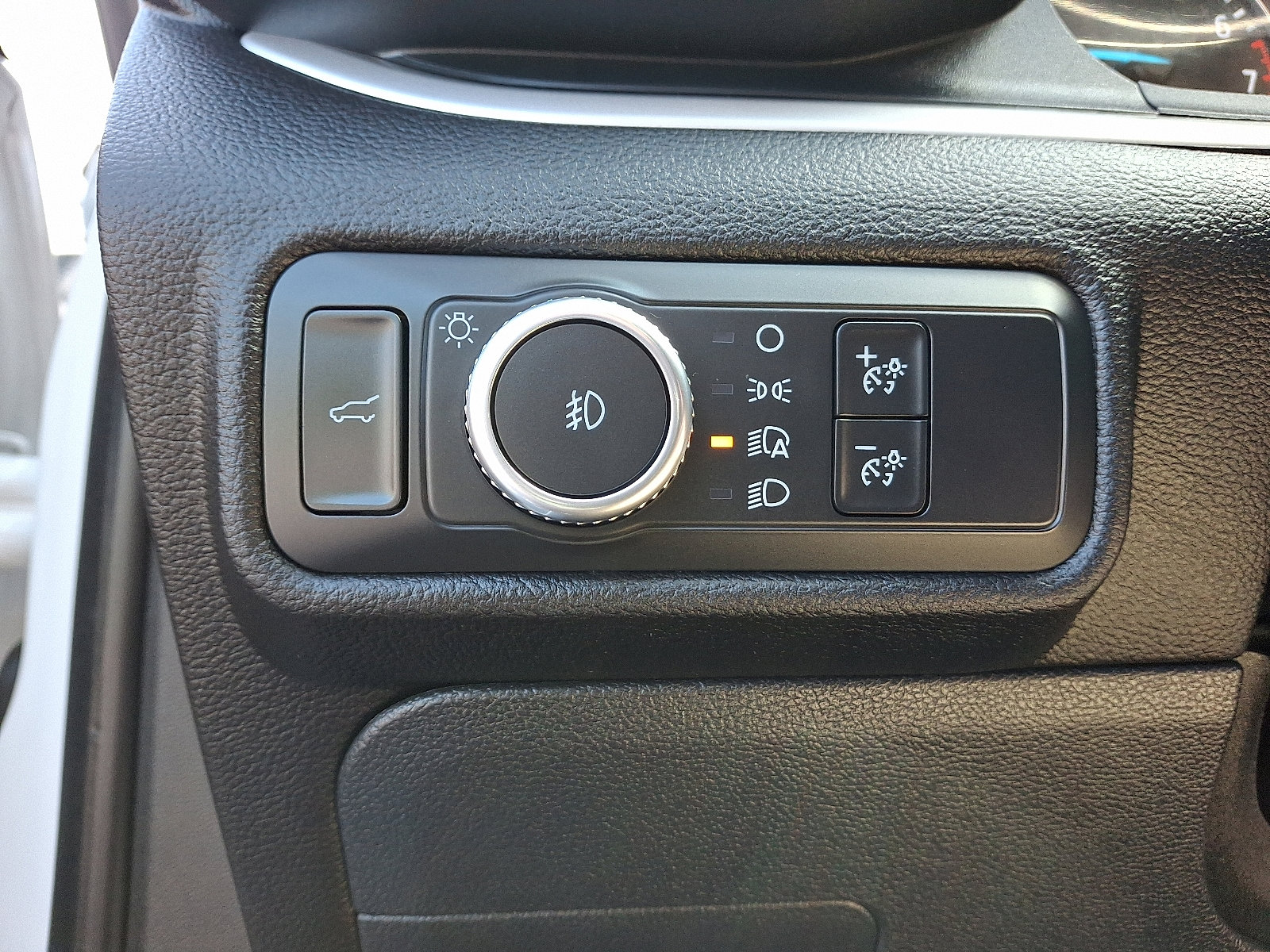 Used 2020 Ford Explorer XLT w/ Equipment Group 202A image 24