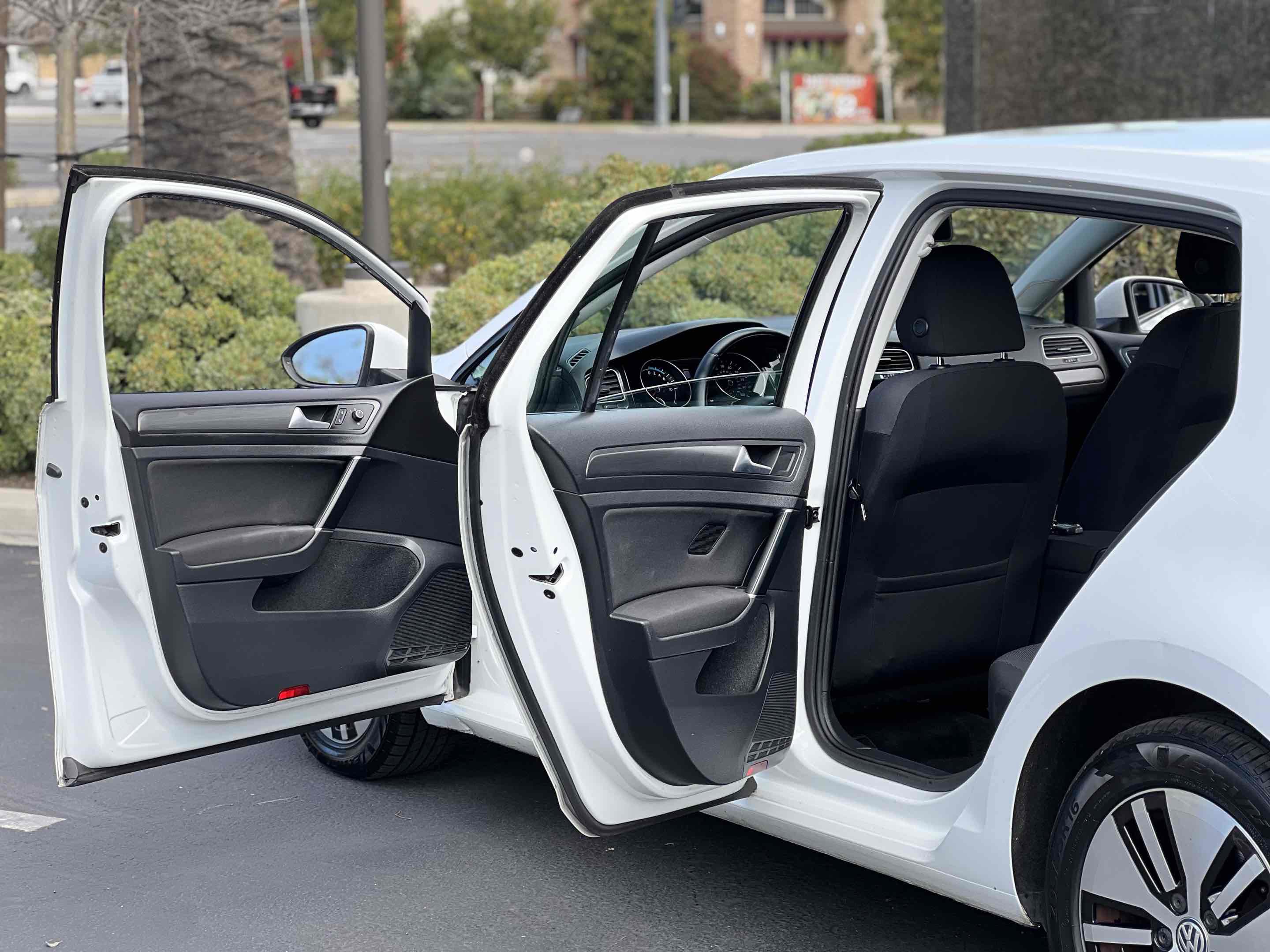 Used 2019 Volkswagen e-Golf SE w/ Driver Assistance Package image 58