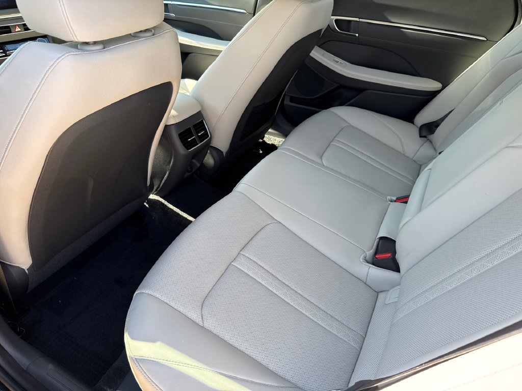 Used 2023 Hyundai Sonata Limited w/ Preferred Accessory Package FWD image 17