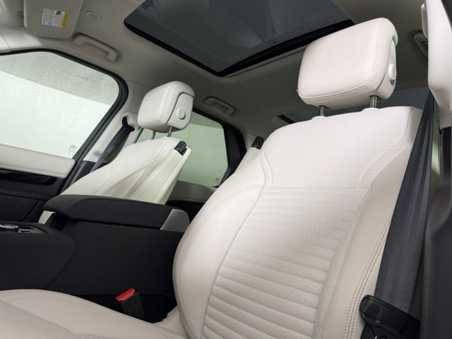 Used 2025 Land Rover Discovery S AWD/4WD image 5