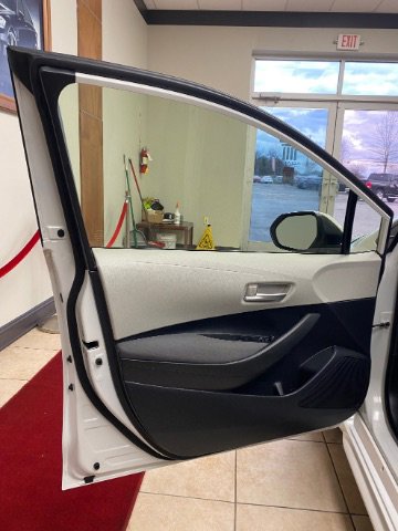 Used 2021 Toyota Corolla LE FWD image 15
