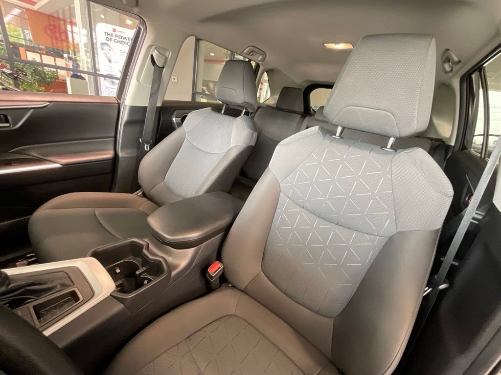 Certified 2025 Toyota RAV4 XLE FWD image 9