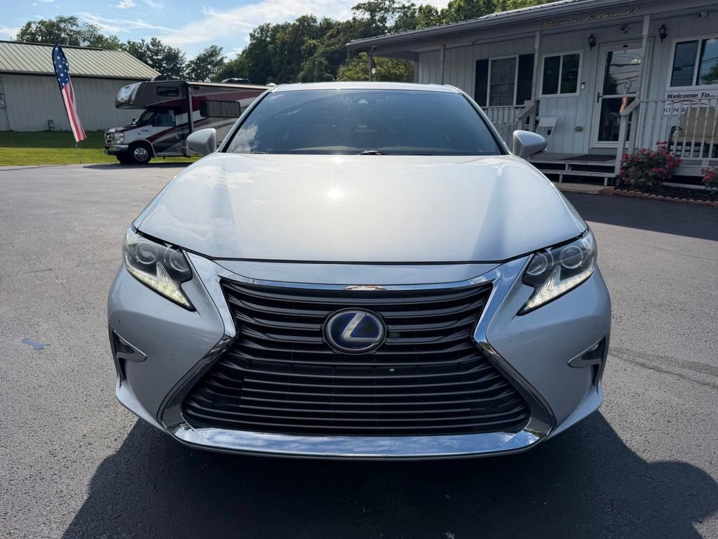 Used 2017 Lexus ES 300h w/ Navigation System Package FWD image 2