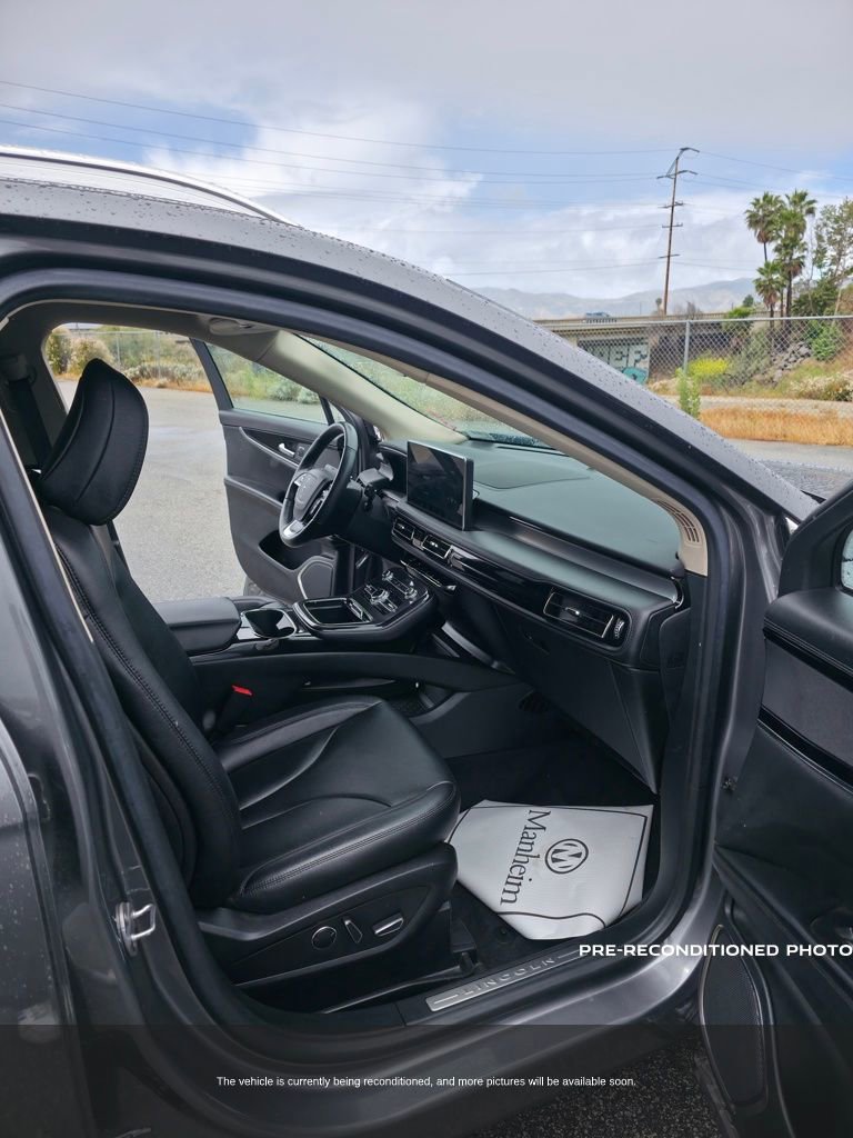 Used 2023 Lincoln Nautilus FWD w/ Premium Package image 11