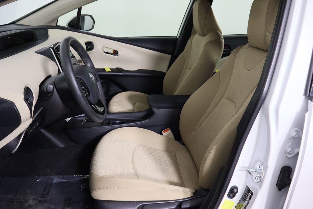 Used 2021 Toyota Prius LE image 15