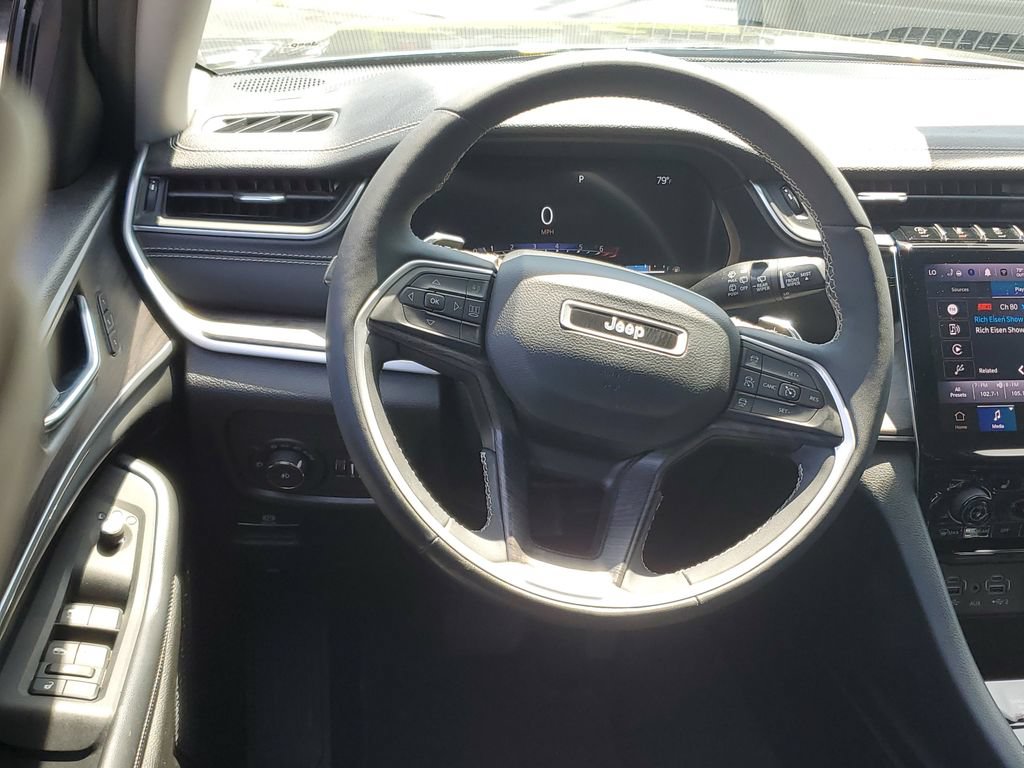Used 2023 Jeep Grand Cherokee Limited AWD/4WD image 12