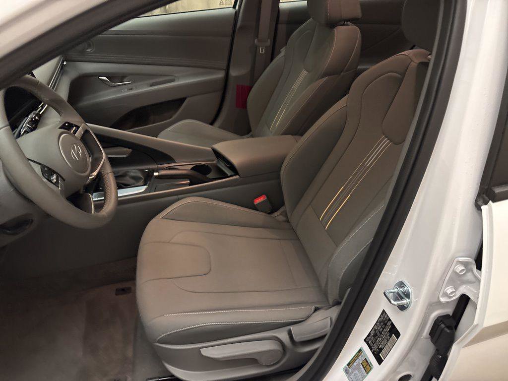New 2025 Hyundai Elantra Sport image 11